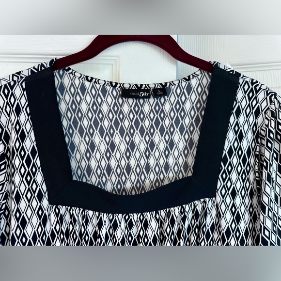 East 5th Women’s Blouse, Geometric Pattern, Size Large - Picture 2 of 6